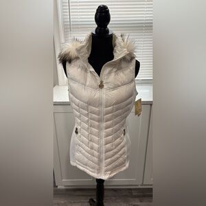 NWT Michael Kors Fur Lined Hooded Puffy Vest. Cream color- size small